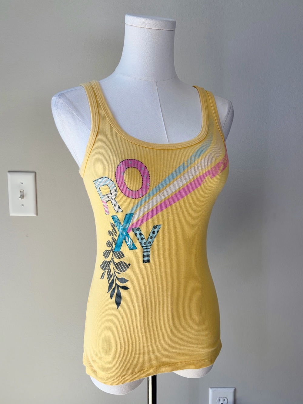 ROXY Vintage Y2K Yellow Ribbed Graphic Tank Top Surfer Beachy Casual 2000s